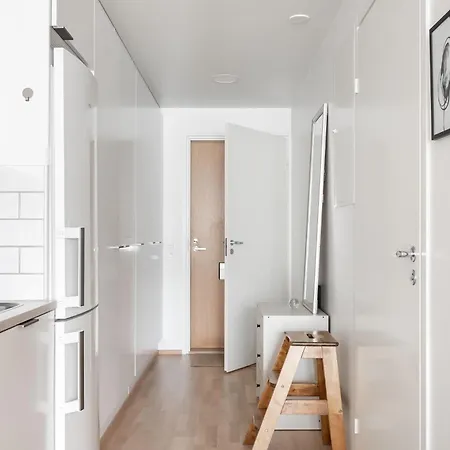 Anna's Stylish Studio Near Train Station *